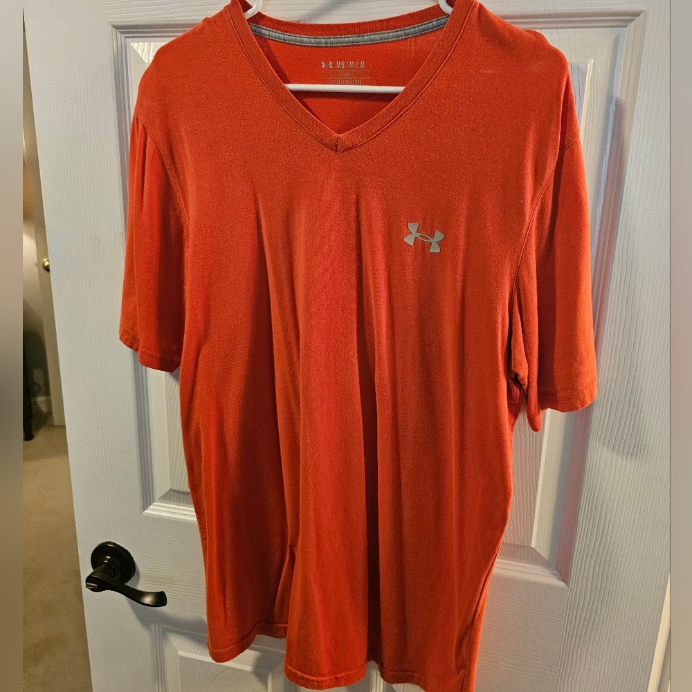 Men's Under Armour Vneck Dri-fit Tshirt, Medium
